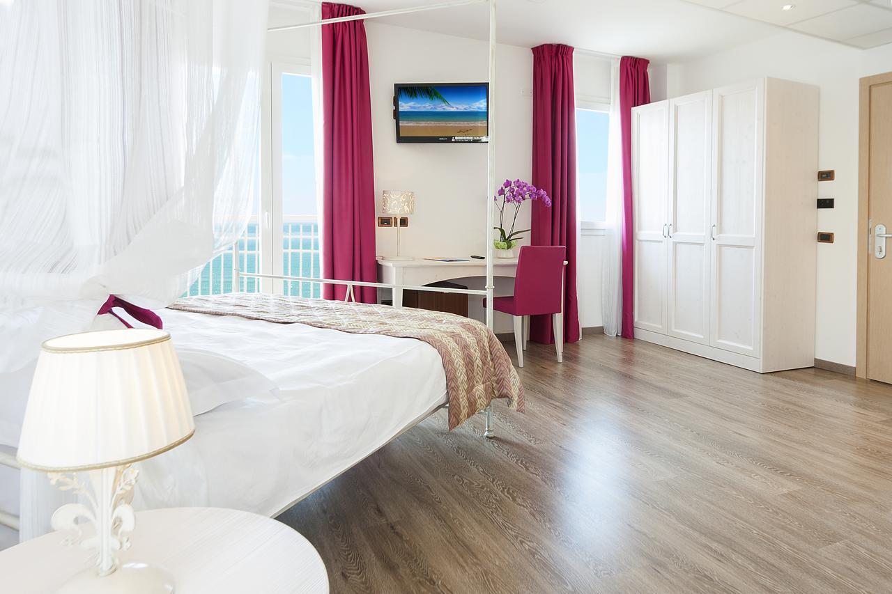 Regent'S Hotel ลิโดดิเยโซโล ภายนอก รูปภาพ