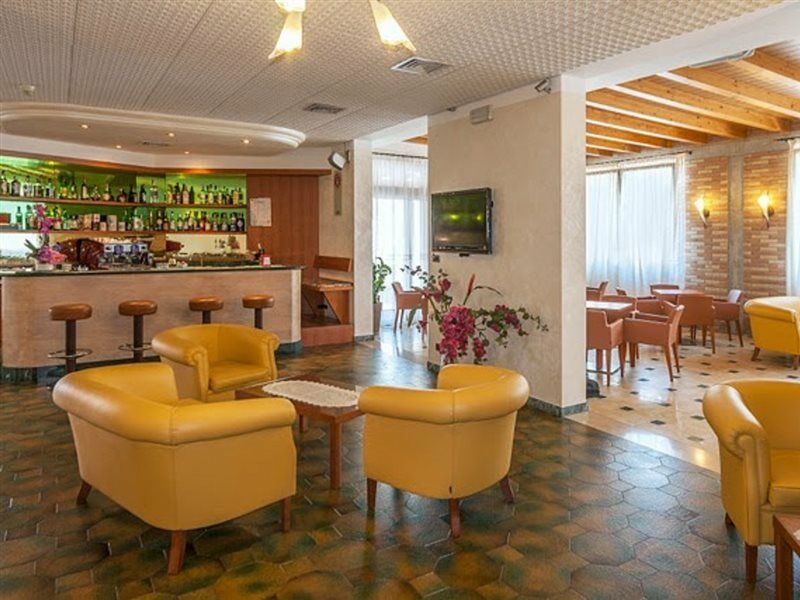 Regent'S Hotel ลิโดดิเยโซโล ภายนอก รูปภาพ